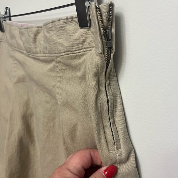 Gap khaki skirt with built in shorts and adjustable waist - Picture 3 of 7
